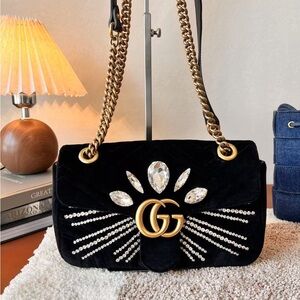 Gucci Black Velvet Marmont Women's Bag, Excellent condition, size-26*7*15